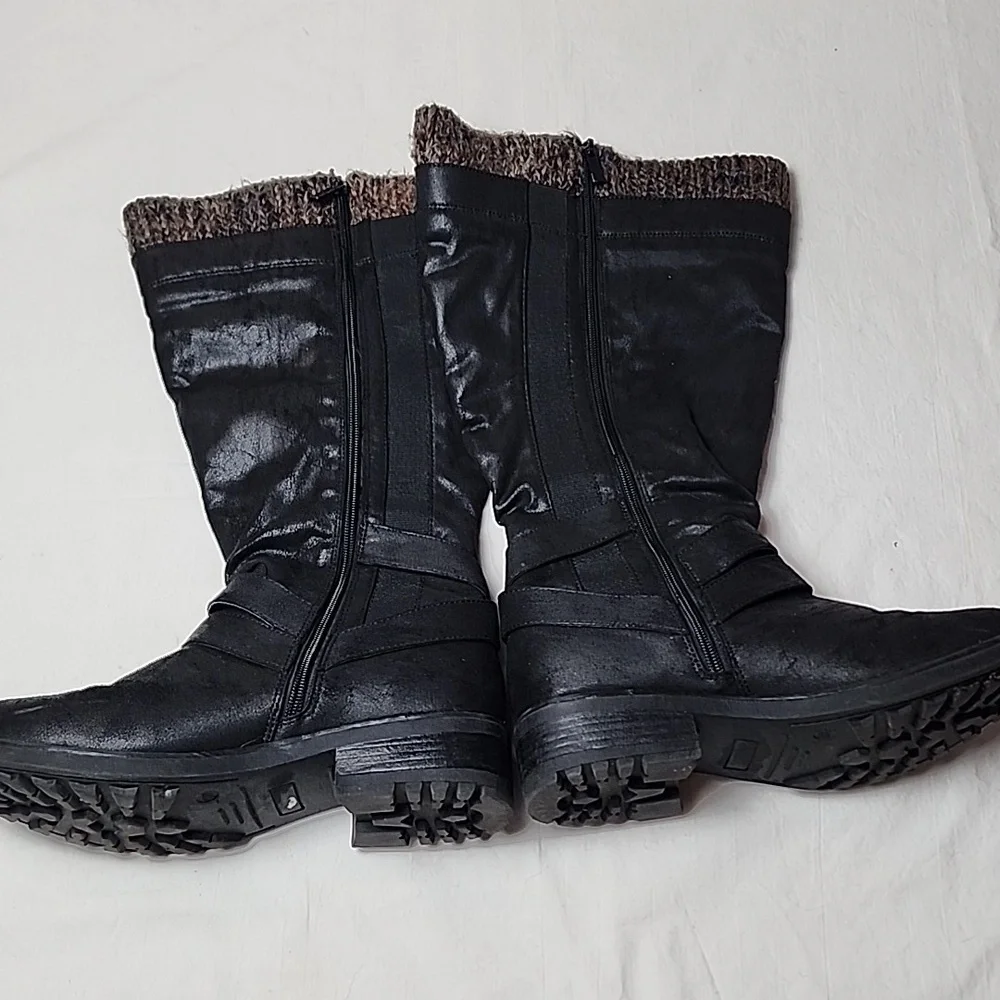 Torrid Boots 9 Wide Knee High Black Sweater Trim Faux Leather Zip Strappy Buckle